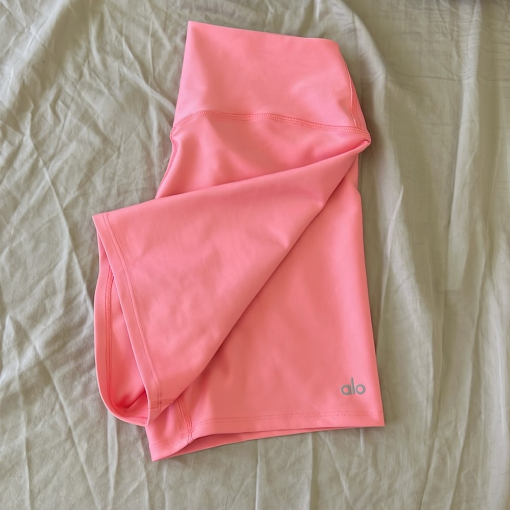 LIKE NEW ALO 5" Airlift Energy Short, Strawberry Lemonade, size S - Picture 5 of 5